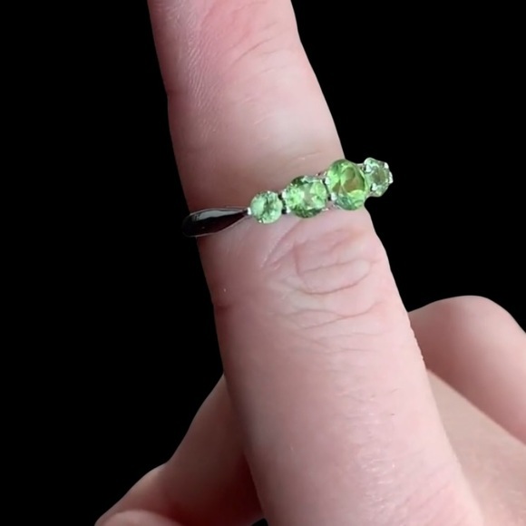 STERLING SILVER PERIDOT RING - Picture 8 of 12
